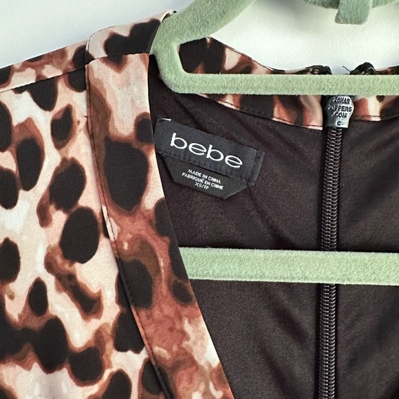 Bebe Leopard Print Mini Dress V-Neck Long Sleeve Beaded Waist Animal Print XS - Picture 4 of 5